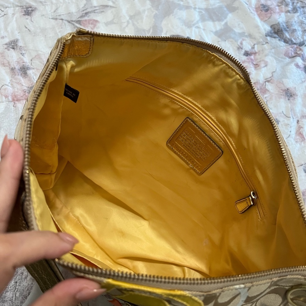 Coach - Picture 11 of 11